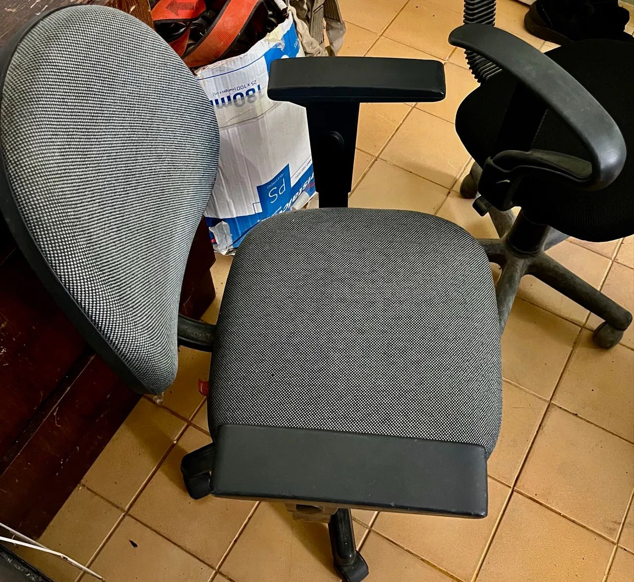 EQUIPAMENTO DE ESCRITÓRIO 