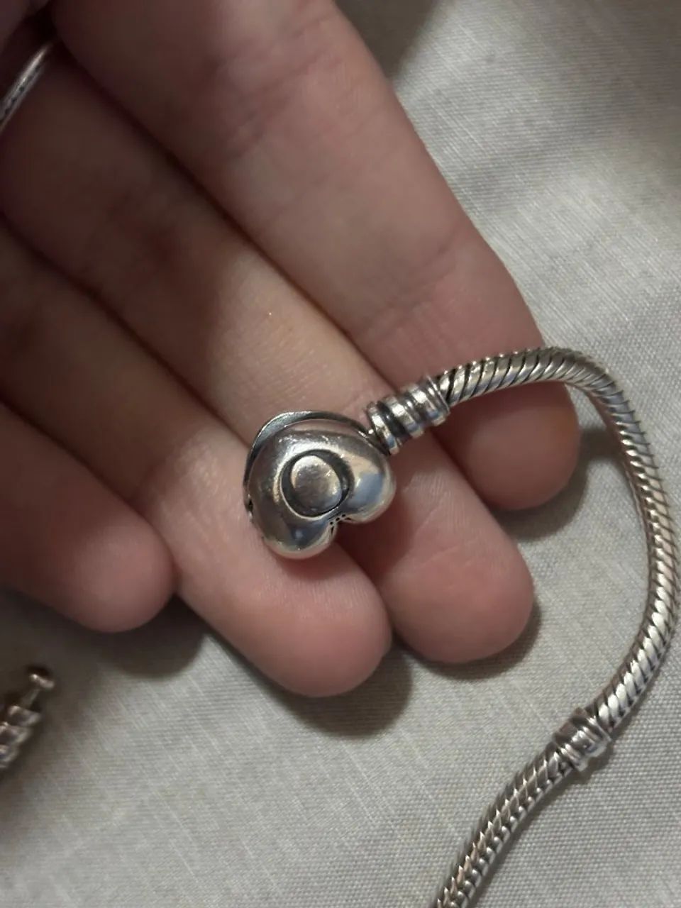 Pulseira Pandora original com berloques  - Foto 2