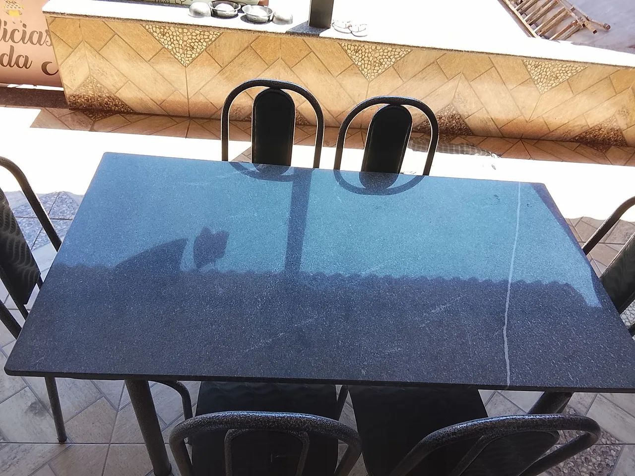 Vendo um jogo de mesa de mármore com seis cadeiras  - Foto 2