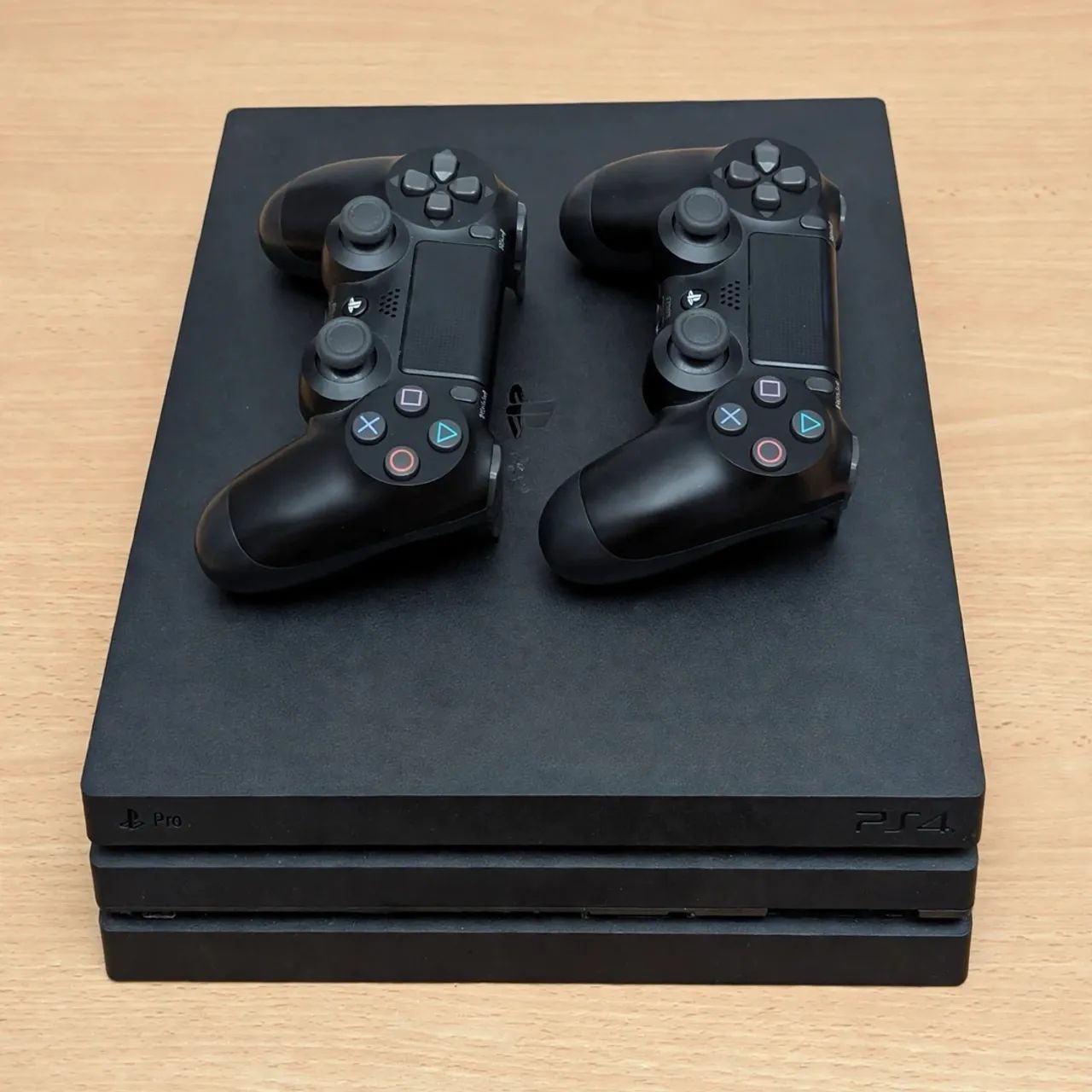 PS4 PRO+ 2 controles 
