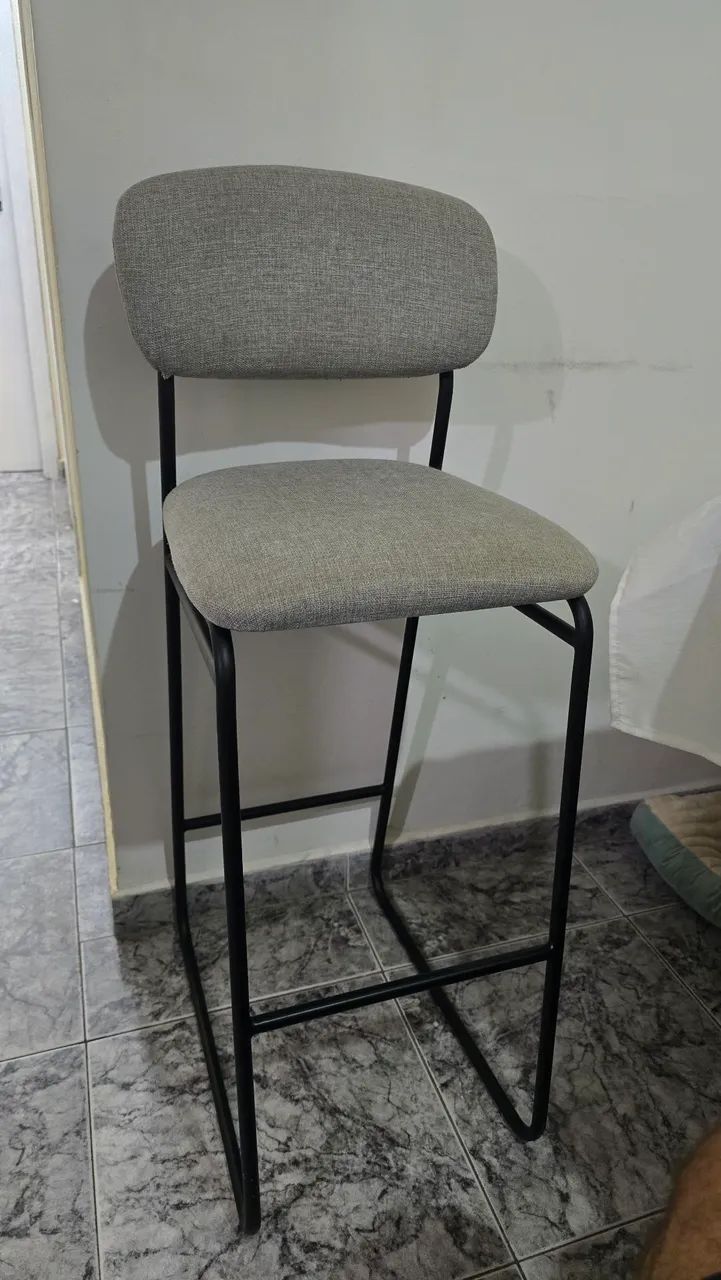 Banqueta cinza