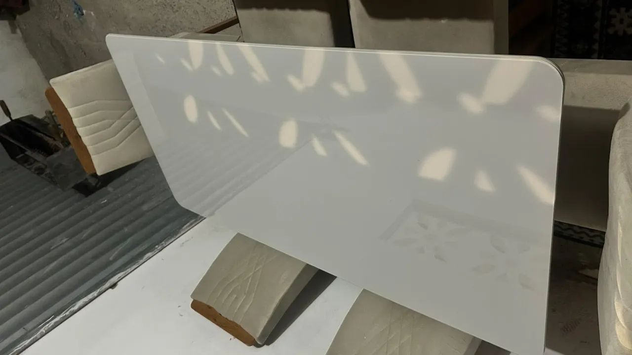 Mesa de vidro com 6 cadeiras  - Foto 3