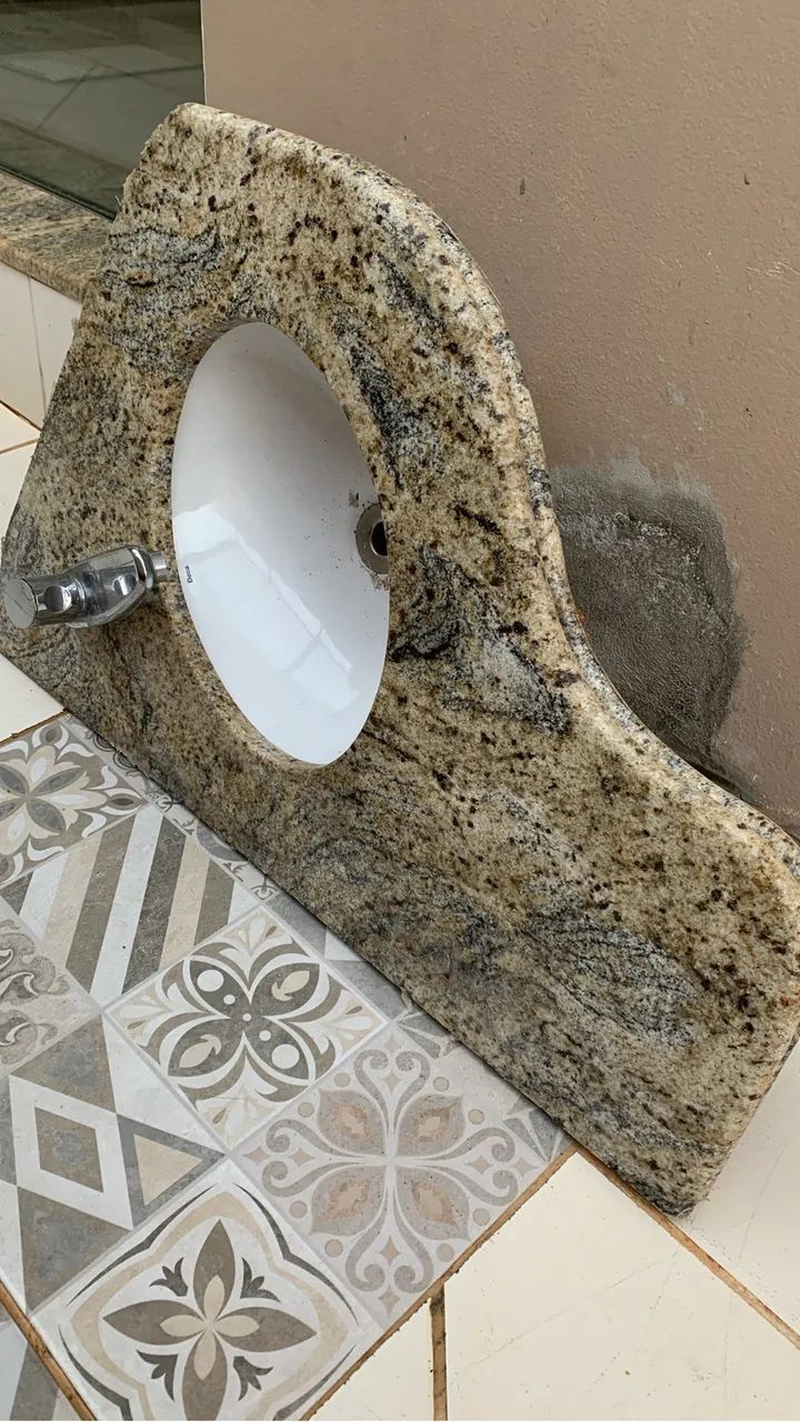 Dois Lavatórios Cerâmica com Granito 