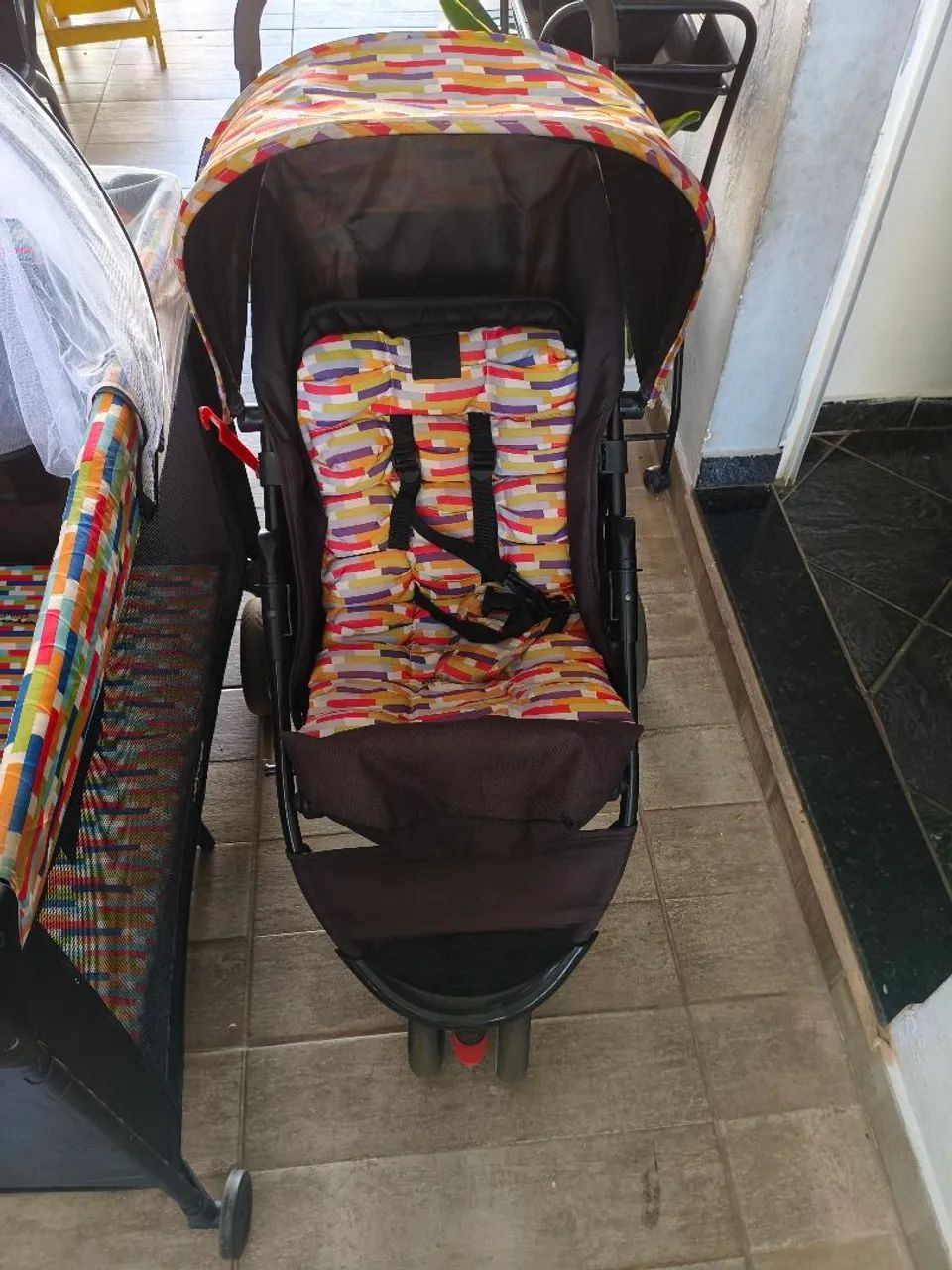 Carrinho de bebê, com o berço  - Foto 5