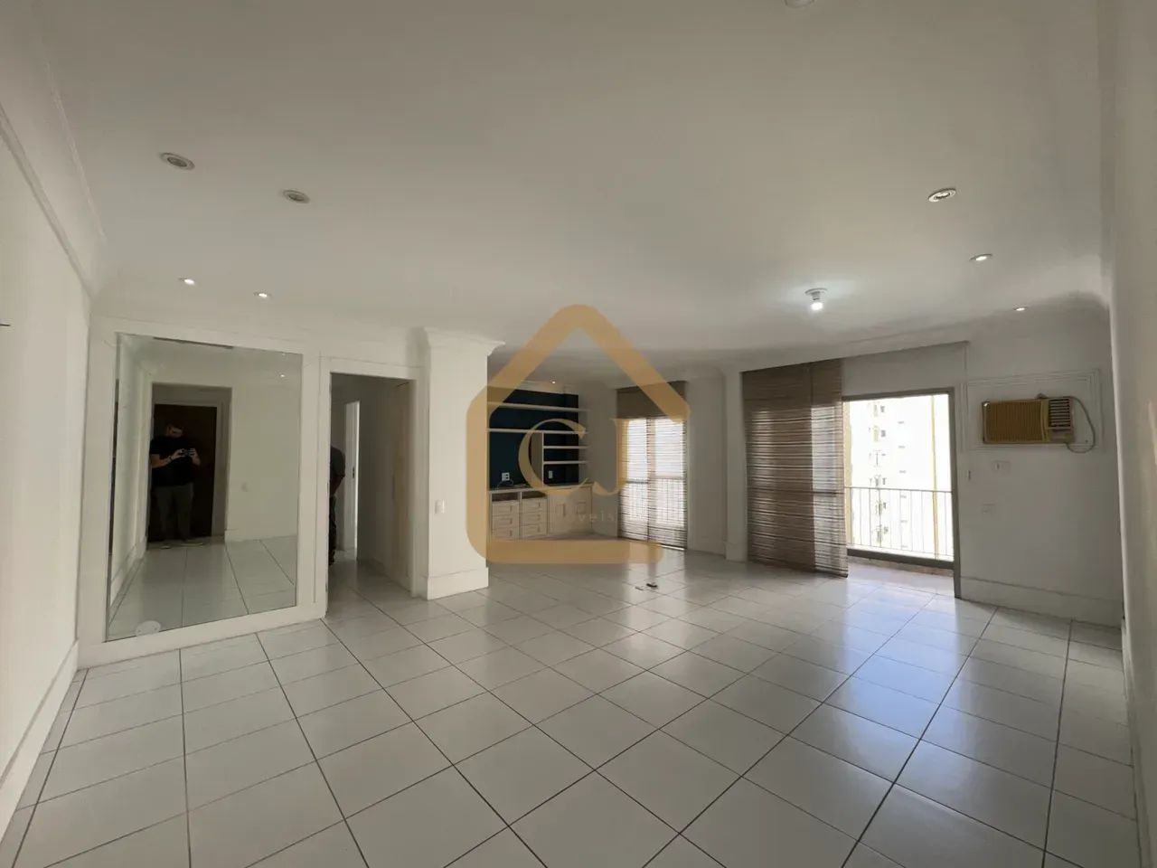 Rua Humaitá, com sala ampliada e a tranquilidade de um bloco de fundos.