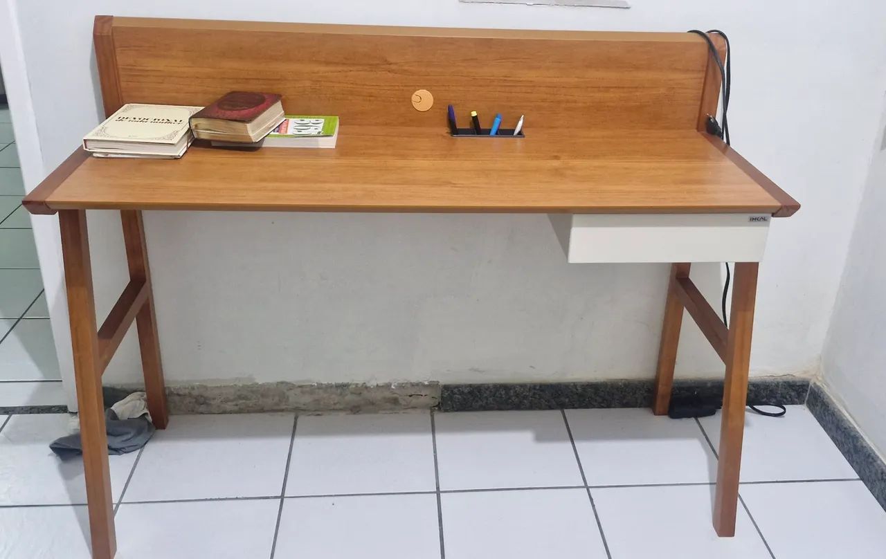 Linda escrivaninha para quarto ou escritório home office