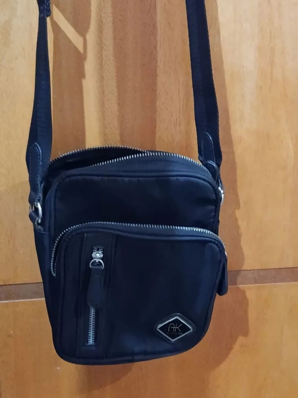 Bolsa Transversal AK Accessori Preta com Vários Bolsos
