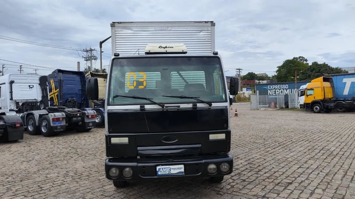 Vendo Ford Cargo 815 ano 2003