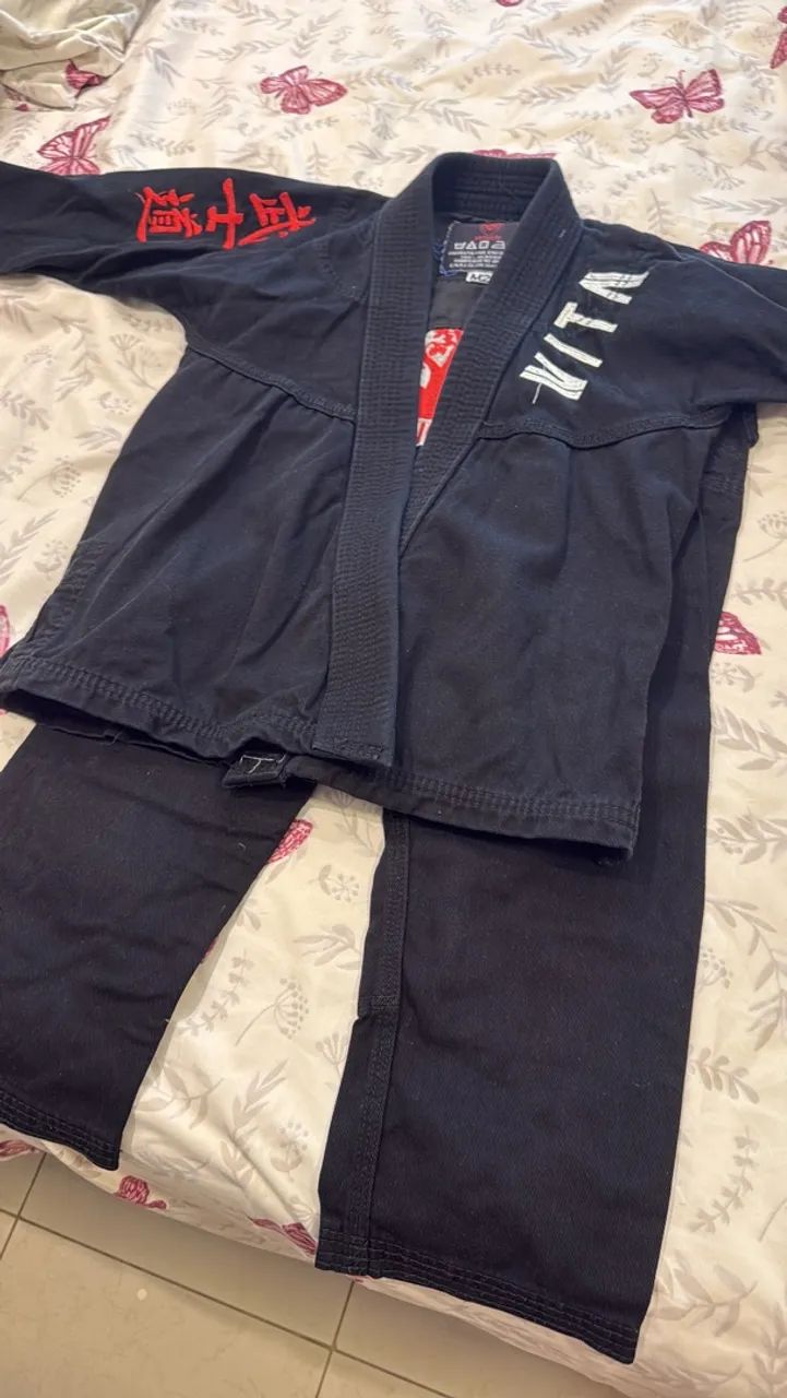 Vende-se kimono infantil
