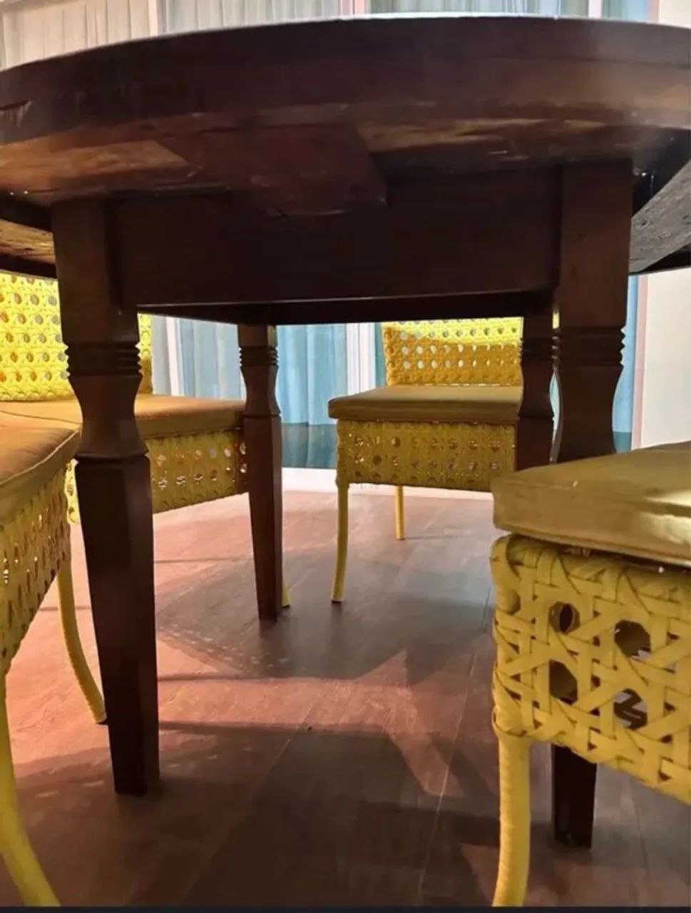 Mesa de madeira maciça 6 lugares  - Foto 3