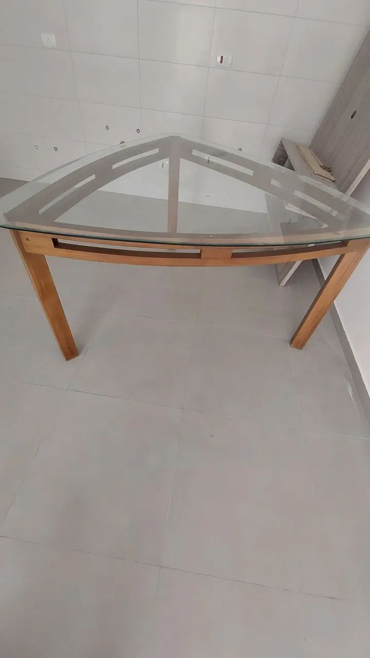 Mesa triangular com tampo de vidro para 6 cadeiras - Foto 2