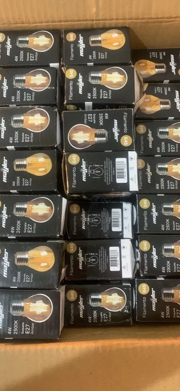 Caixa com 95 lâmpadas amarelas 