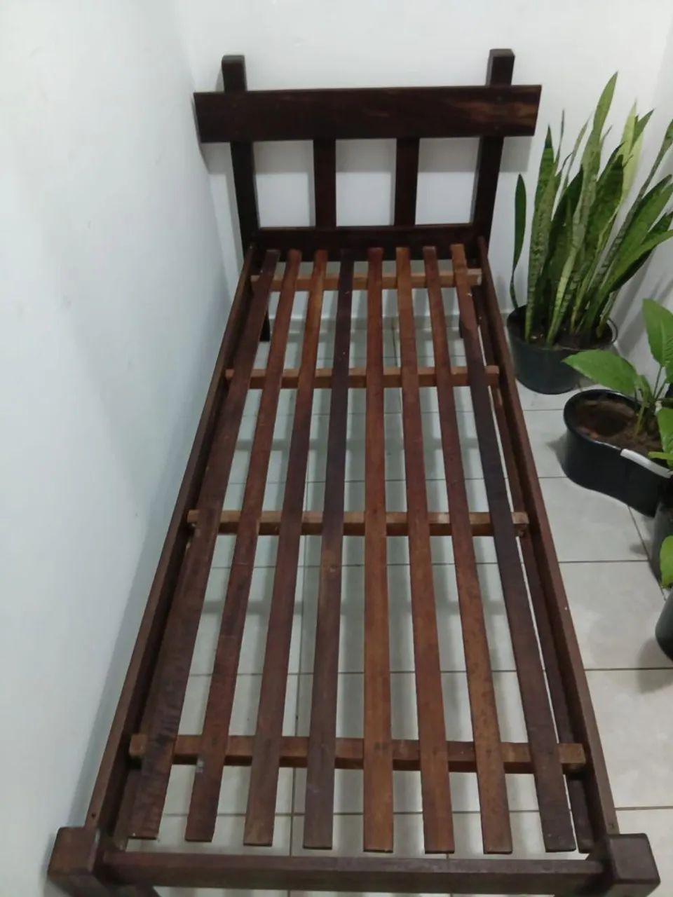Cama de Solteiro de madeira maciça (sem colchão) 
