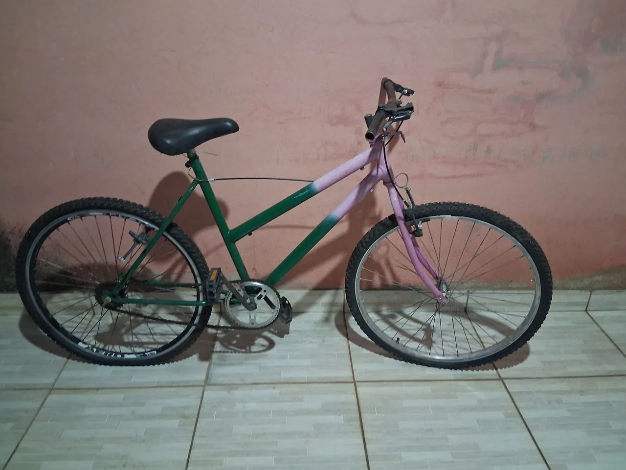 Bicicleta os freios estão ruins e o pneu e só encher - Foto 3