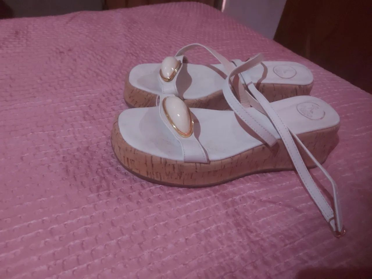 Vendo essa linda sandália 