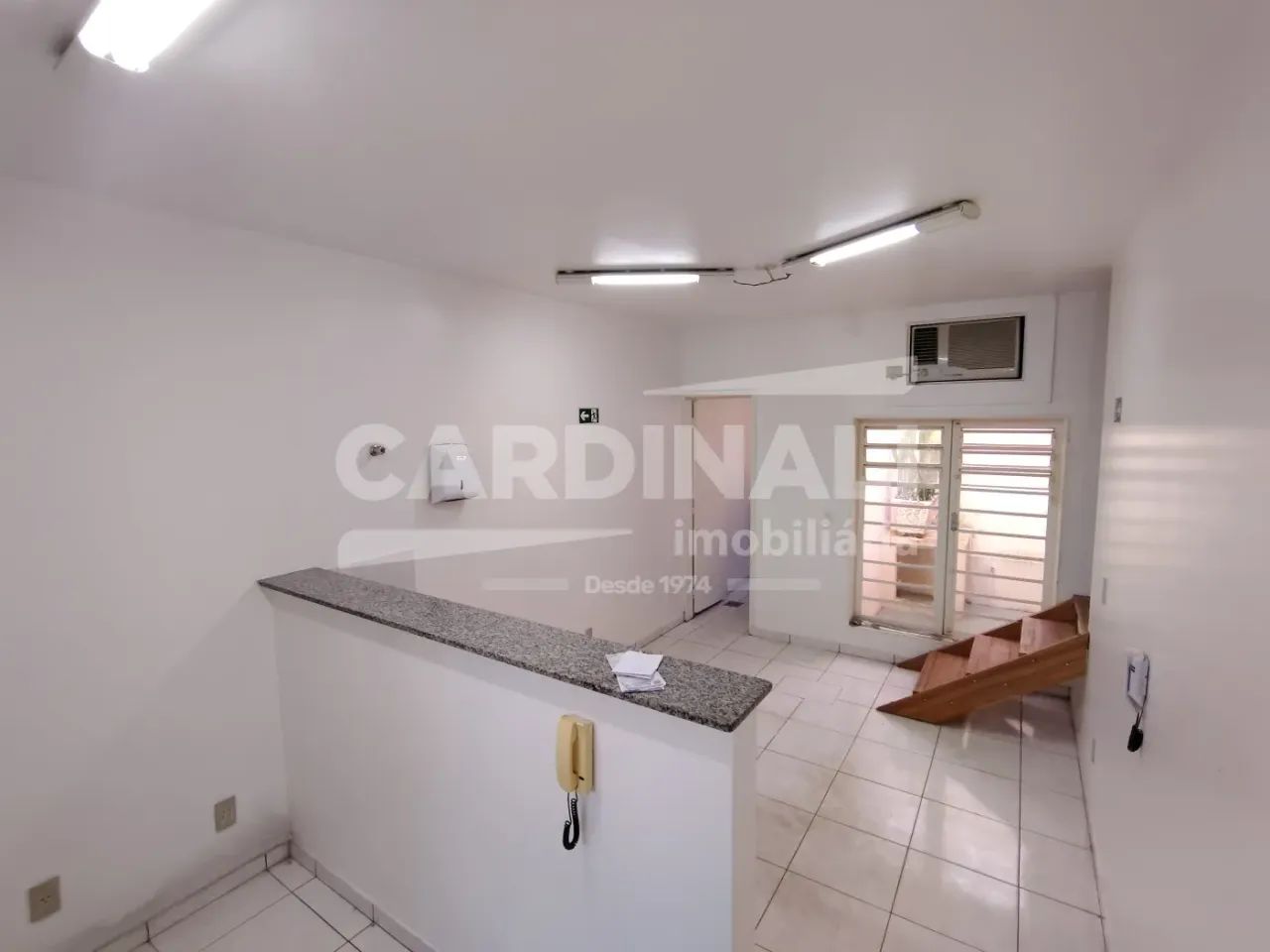 Sala comercial com cozinha e banheiro em rua comercial. - Foto 2