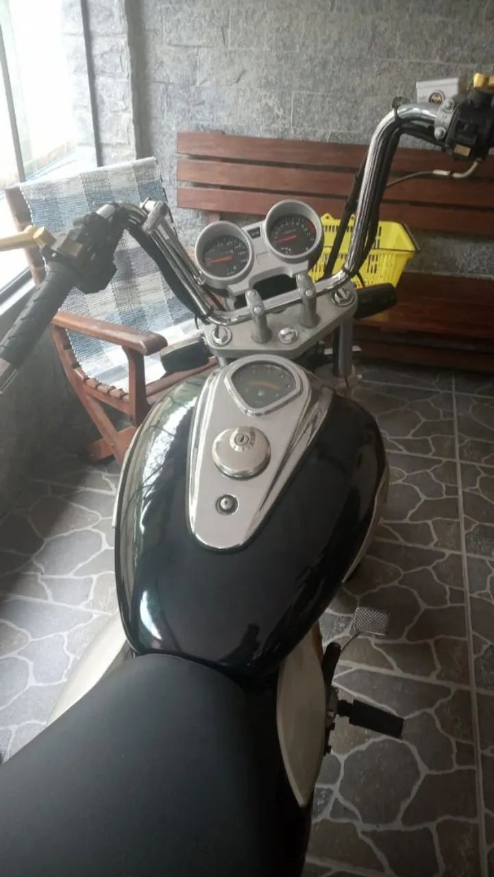 Moto preta  - Foto 2