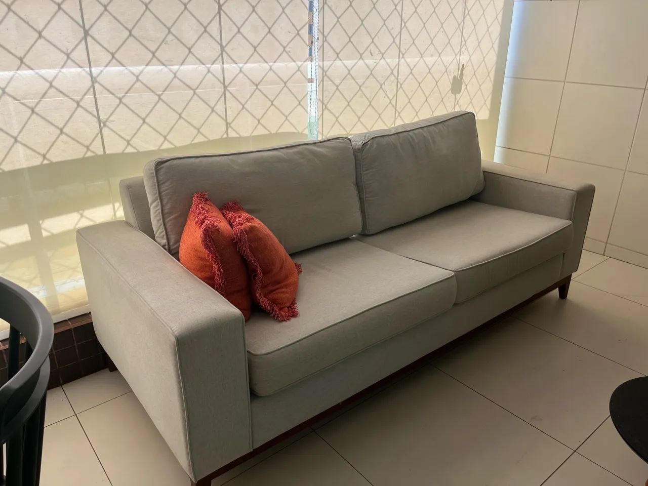 Sofá  Tok Stok 3 lugares - Foto 4