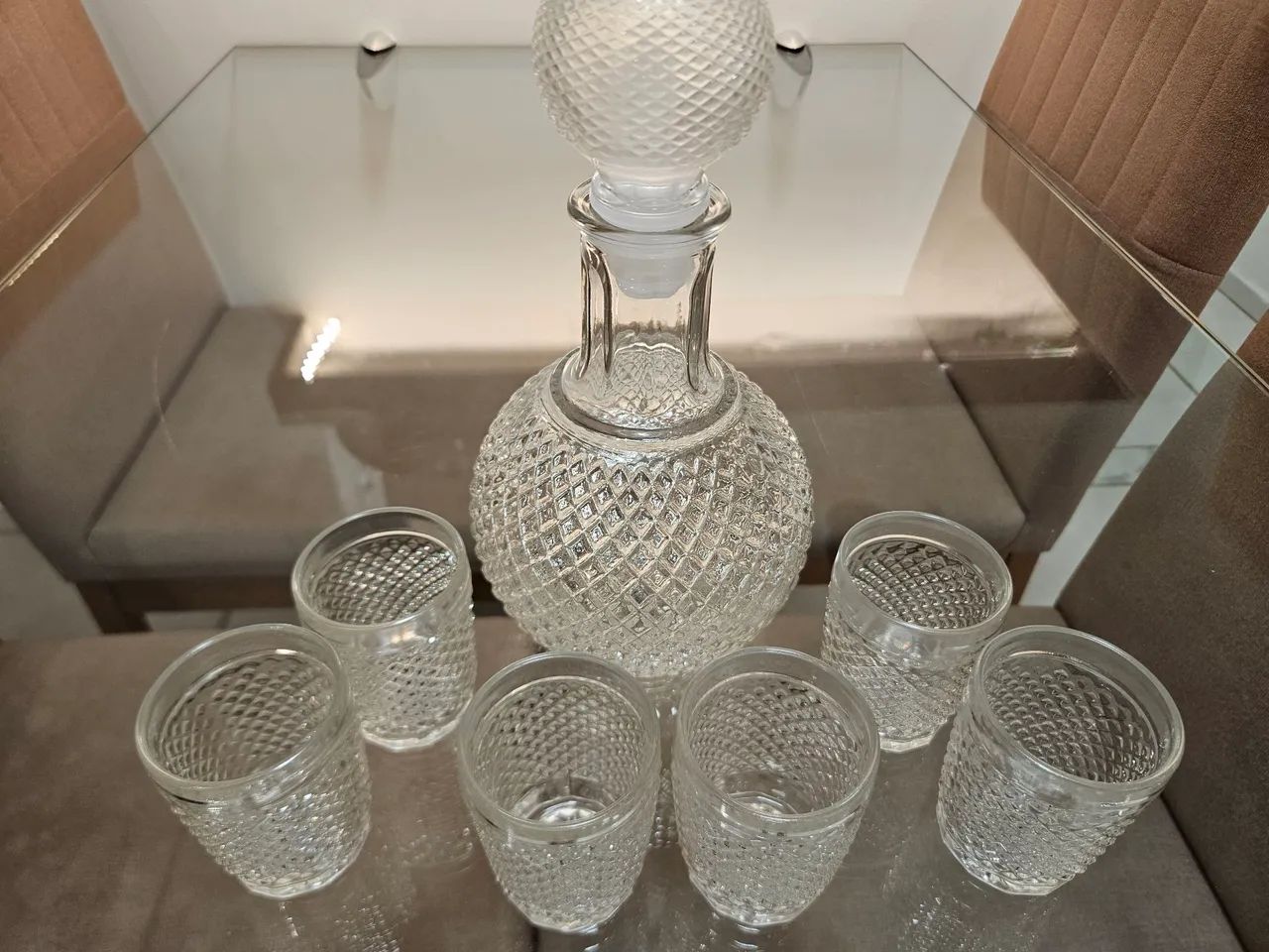 Conjunto licoreira + 6 copos em vidro.