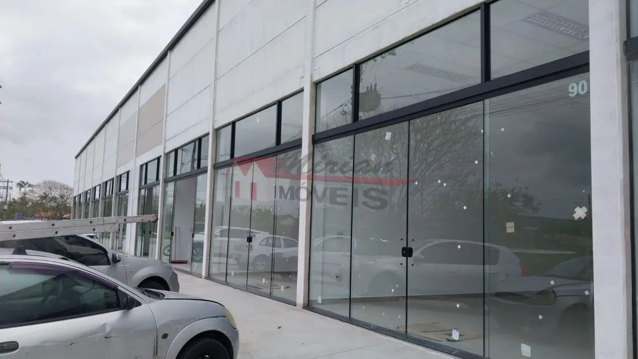 Lojas comerciais no Balneário São João Batista.