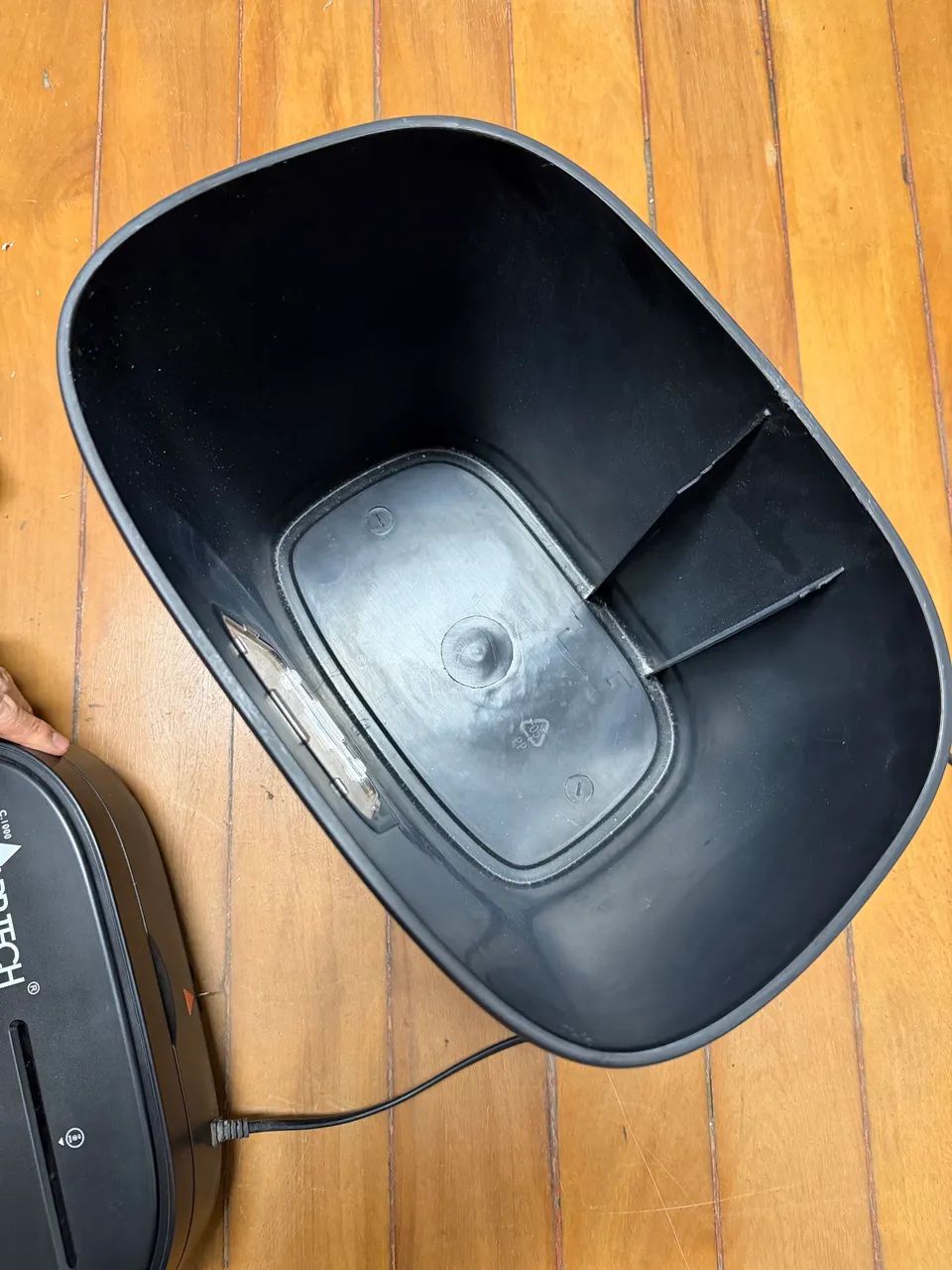 Fragmentadora de Papel APP-TECH C.1000 110V 10 Folhas com Cesto - Foto 6