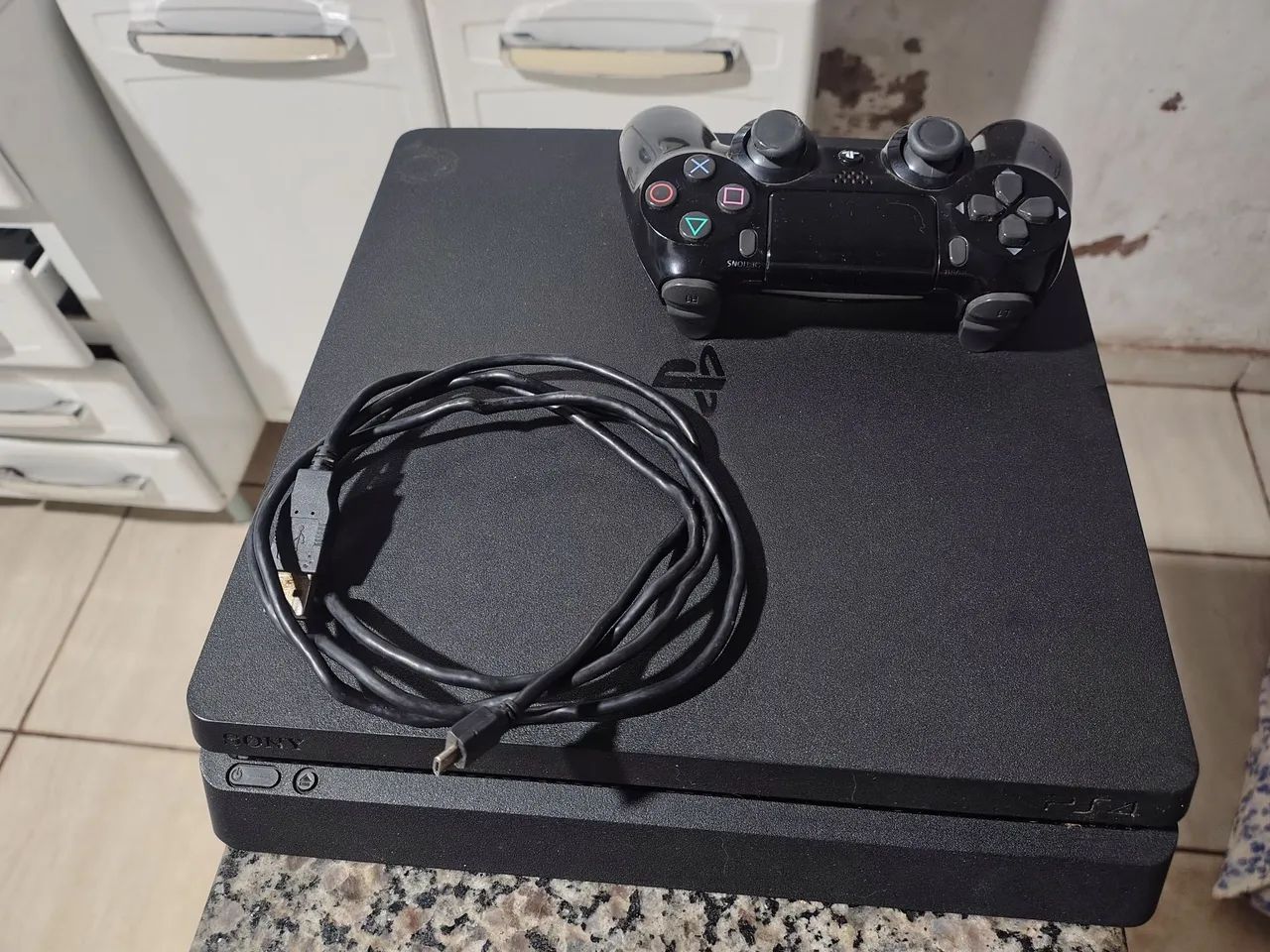 PS4 Slim 1TB à venda