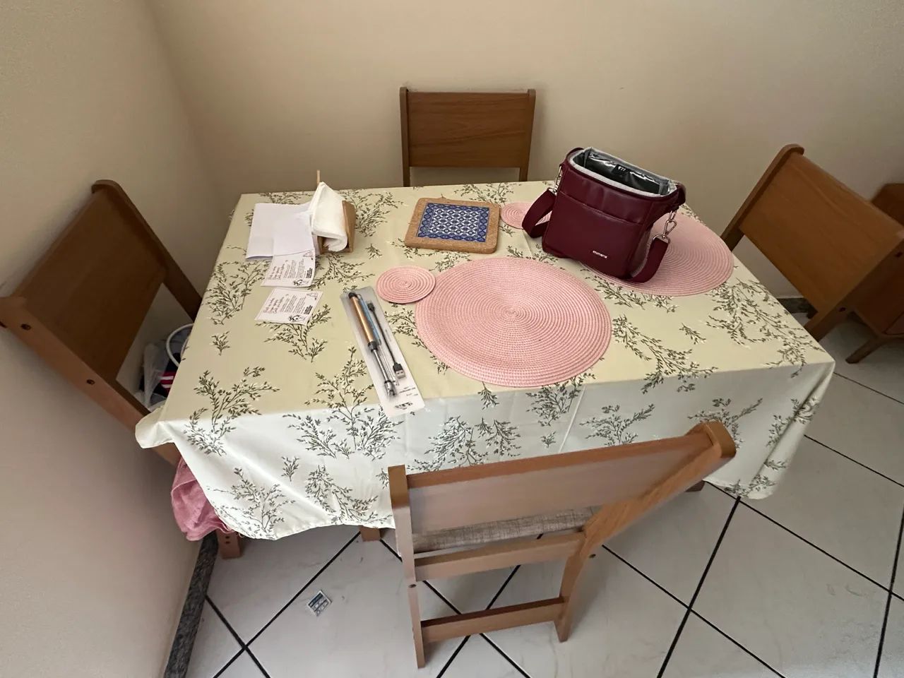 MESA RETANGULAR E 4 CADEIRAS PRODUTO NOVO  - Foto 2