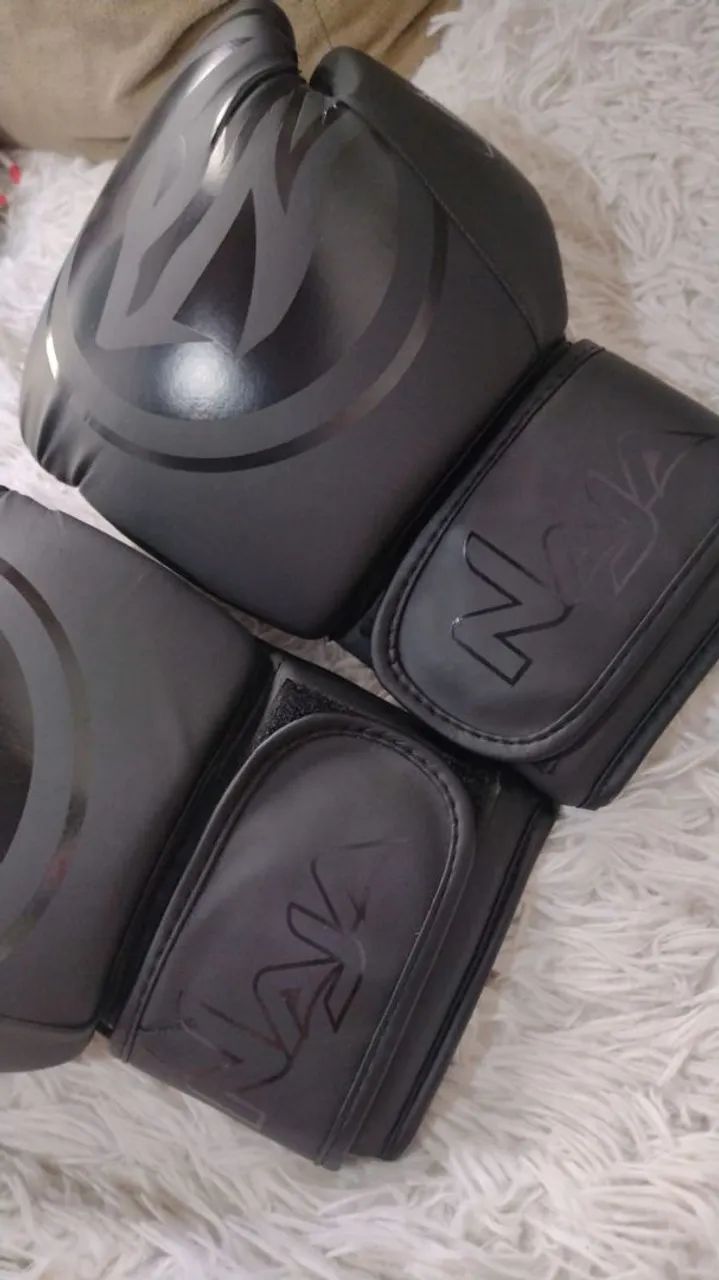 Luva de Box e Muay Thai Naja. Preço a combinar .