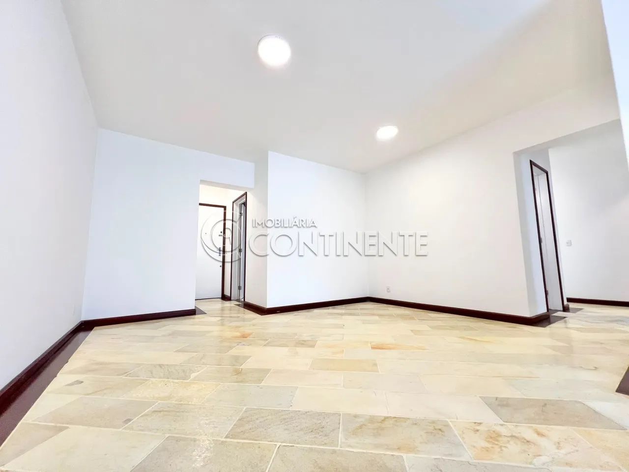 APARTAMENTO À VENDA NO BOM ABRIGO - 04 DORMITÓRIOS COM SUÍTE - 02 GARAGENS - ELEVADOR - Foto 3