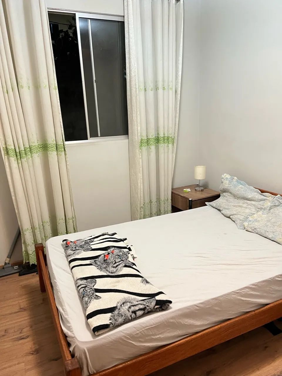 Cama de madeira 