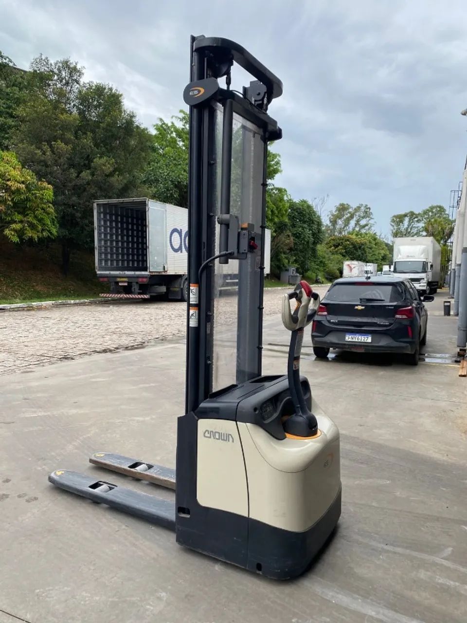 Empilhadeira patolada elétrica - ES 4000 - Foto 5