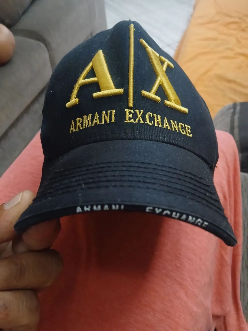 BONÉ ARMANI EXCHANGE ORIGINAL AIX PRETO E DOURADO IMPECÁVEL 