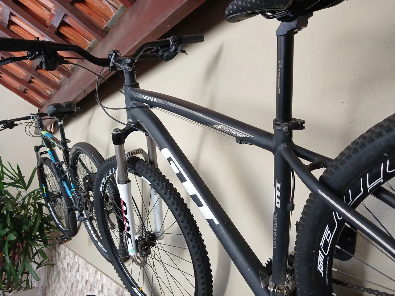 Vendo 2 bikes preta aro 29. - Foto 5