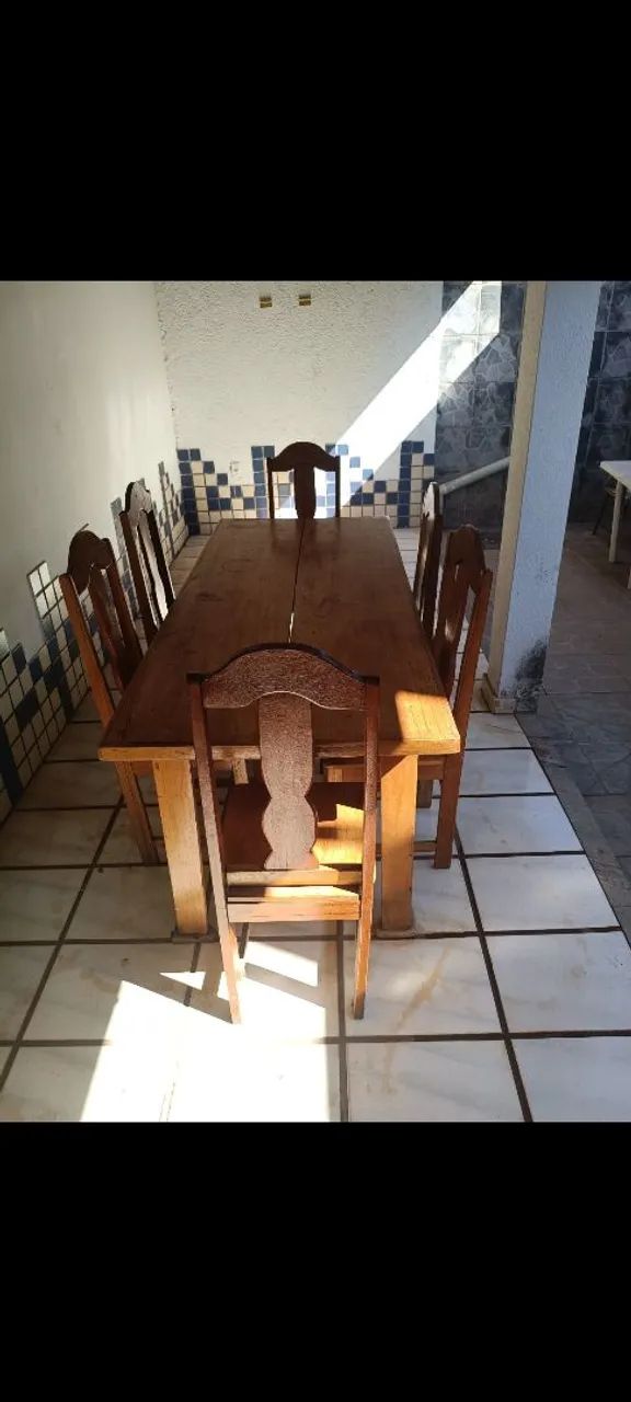 Vendo Mesa com 6 cadeiras de madeira - Foto 2