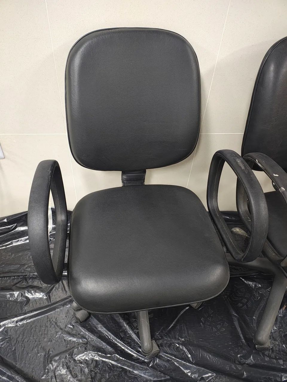 VENDO 7 CADEIRAS EXECUTIVAS MUITO BARATAS  - Foto 2