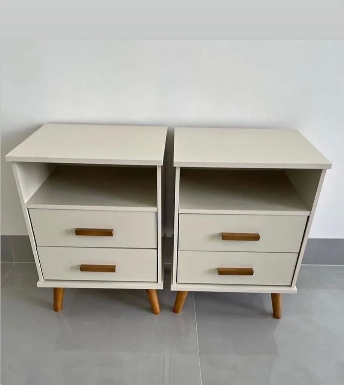 Mesa de cabeceira Itália 