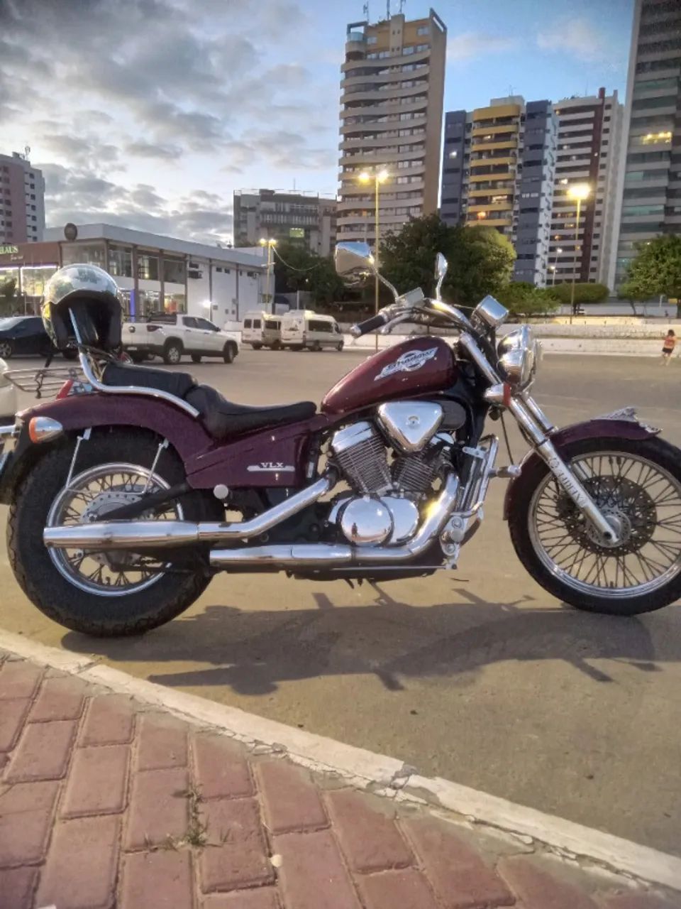 Honda VT Shadow 600cc, ano 1999/2000, bem conservada.