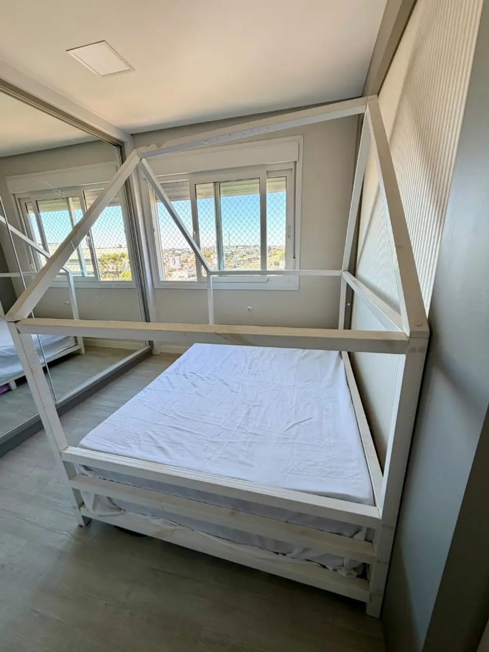 Vendo cama casinha com dois colchões  - Foto 3
