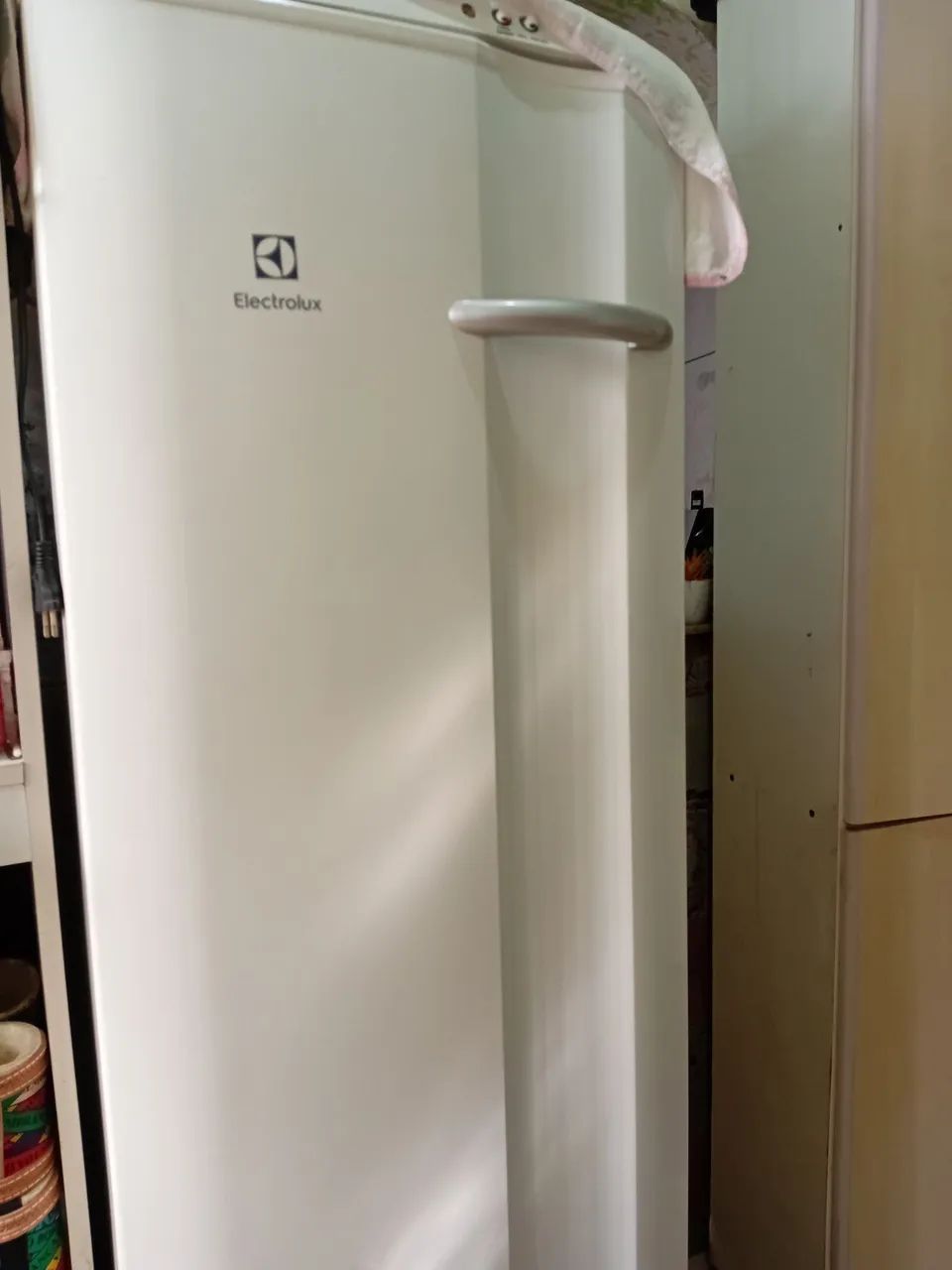 Freezer vertical semi novo 