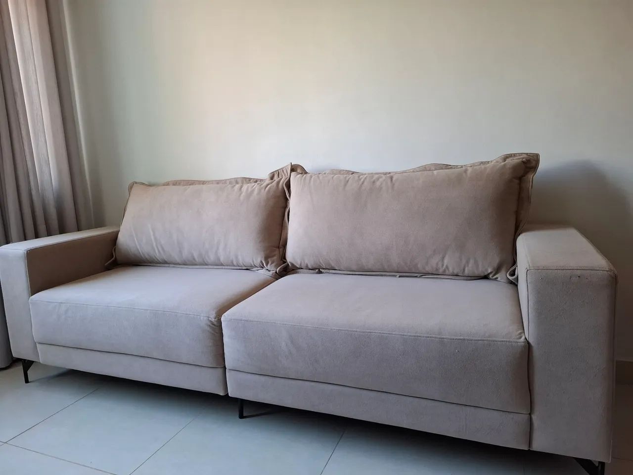 SOFÁ DOIS LUGARES SEMINOVO BEGE - Foto 3