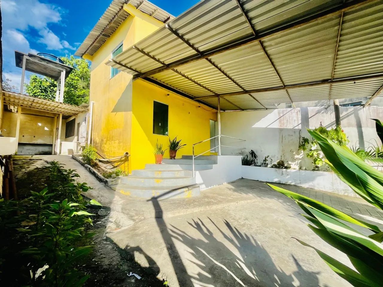 Casa Duplex com 2 suítes, 2 vagas coberta | em Tarumã