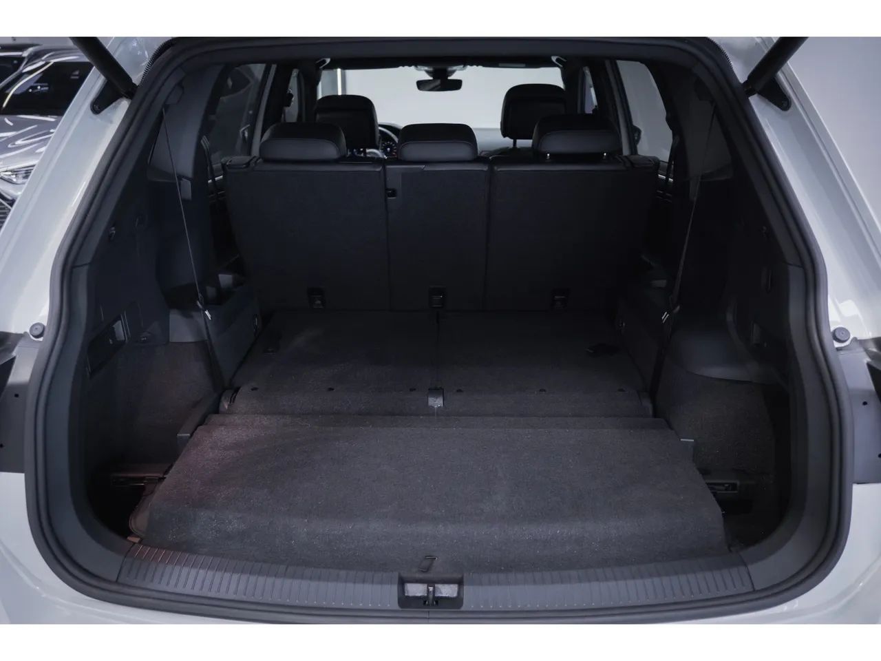 Volkswagen Tiguan Allspac R-Line 350 TSI 2.0 4x4, foto 15 de 15