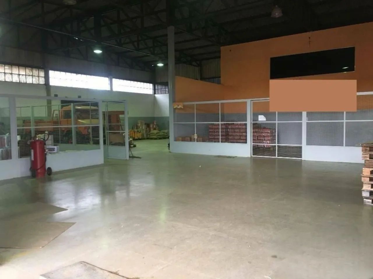 Galpão logístico 1200m2, Pé dir 7 mts, 5 docas, escritório, Wc's, Pátio com 2000m2 + Posto - Foto 2