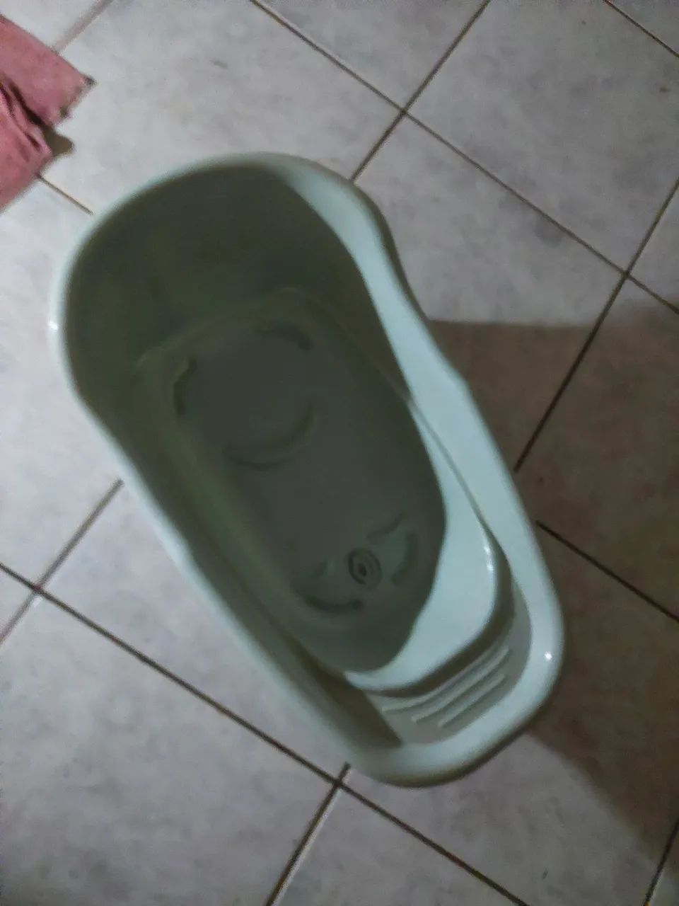 Banheira plástica verde para bebê