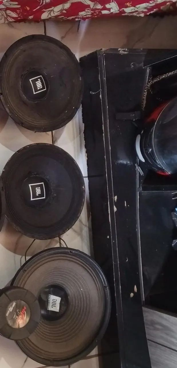 Vendo médio de  2 de 10jbl e 2 de 12 jbl - Foto 2