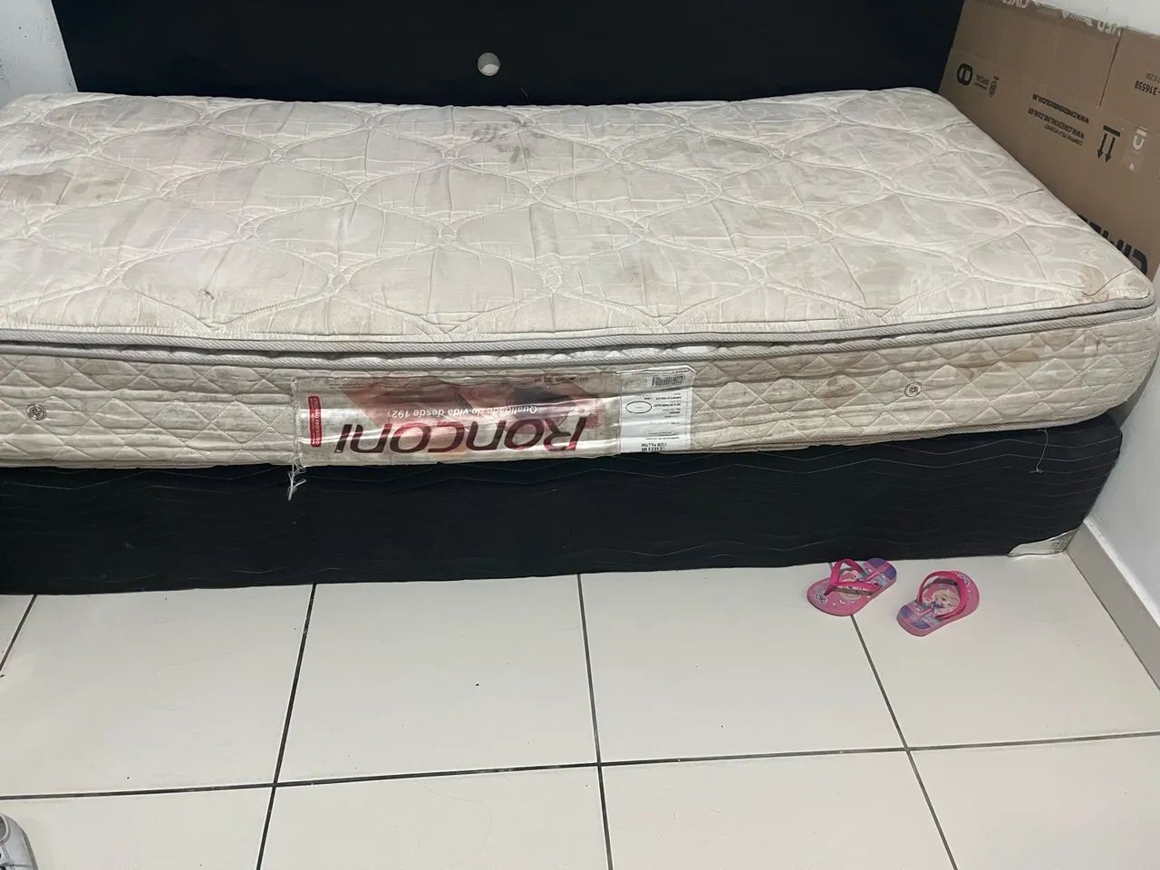 Cama box com colchão 