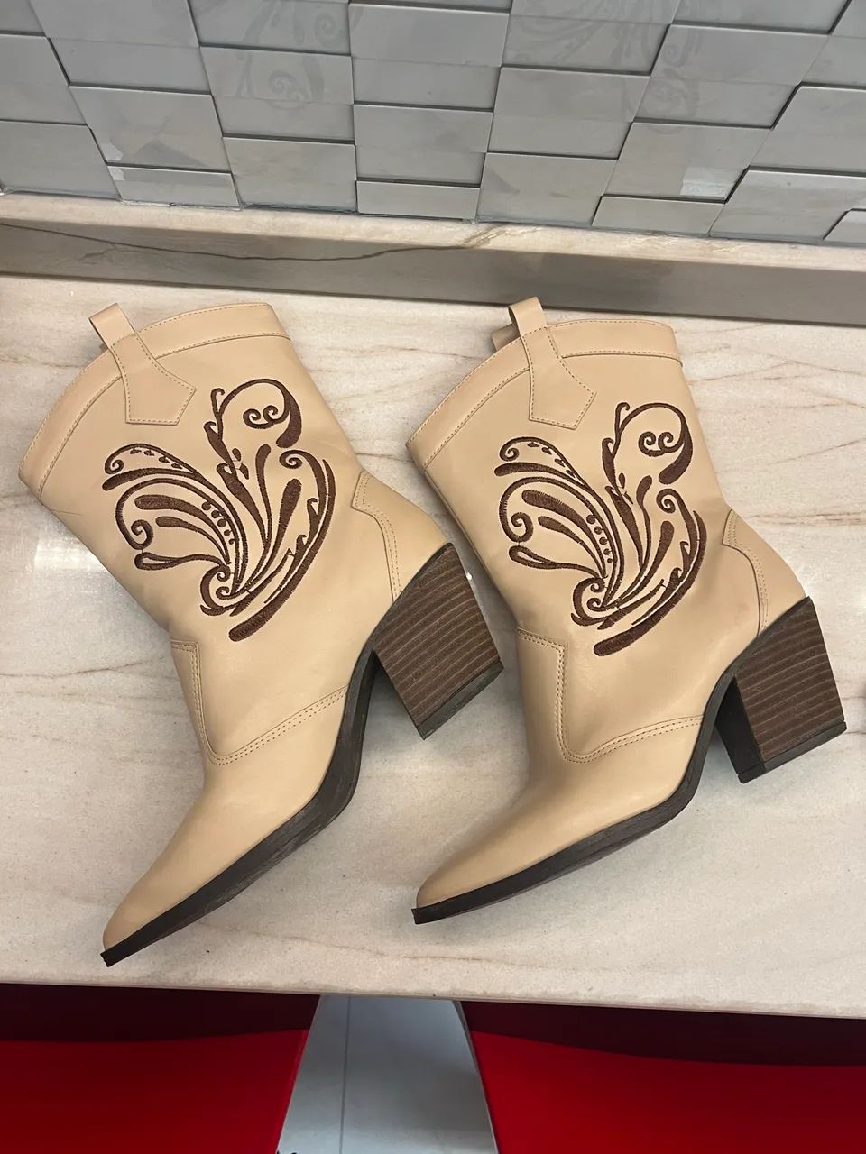 bota de couro bordada - Foto 2
