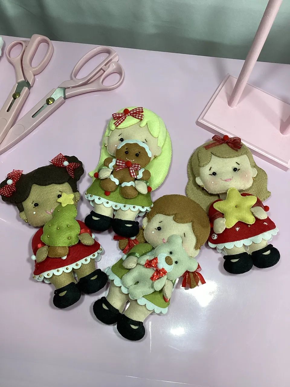 Kit de 4 Bonequinhas de Natal com pingente em feltro - Foto 3