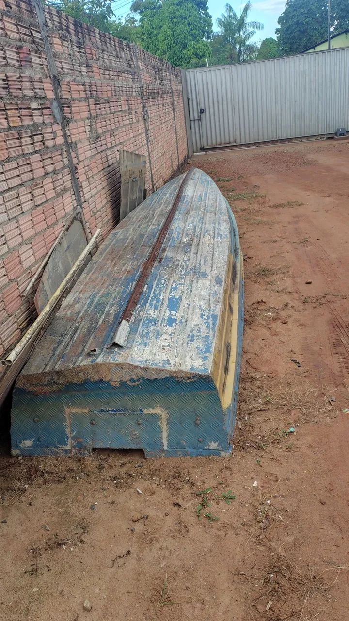 Canoa em boa condições 