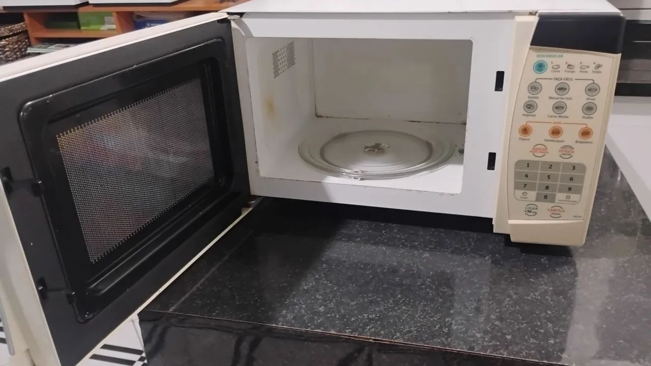 Microondas Eletrolux 18 litros funcionando perfeitamente  - Foto 2